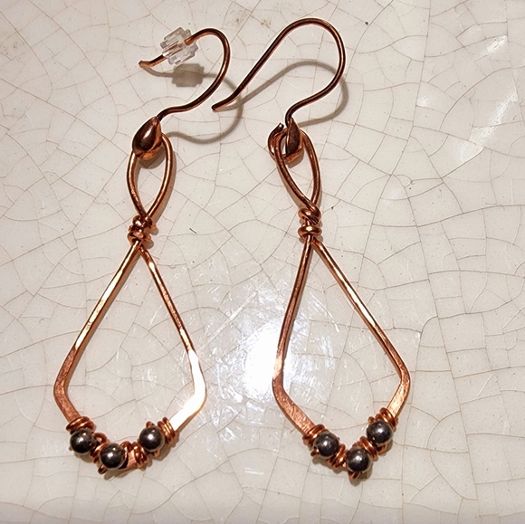 Copper Knot with 3 hematite stationary beads dangle earrings. - Picture 3 of 7